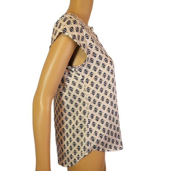 Liz Claiborne White Geometric Top (Size PS) - Picture 2 of 7